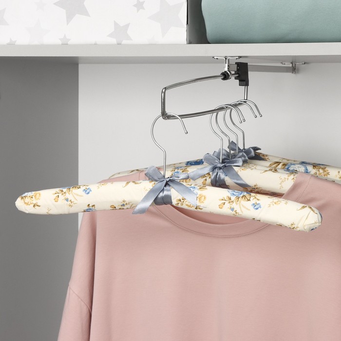 Плечики для одежды мягкие «Голубые цветы», размер 44-48, цвет бежево-голубой - Фото 1