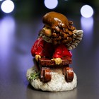 Фигура "Девочка на санях" красный 9х6х9см - фото 23356328