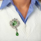 Брошь «Императрица» круг, бело-зелёная в серебре - Фото 3