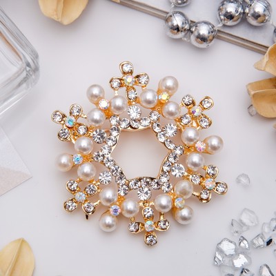 Брошь «Венок жемчужный» с цветочками, цвет белый в золоте