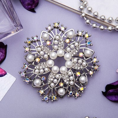 Брошь «Цветок» многослойный с жемчугом, цвет белый в серебре