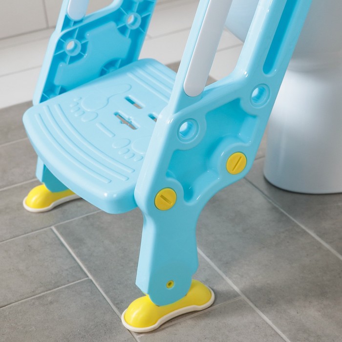 Детская накладка - сиденье на унитаз со ступенькой, с мягким сиденьем, цвет голубой - фото 1883403320