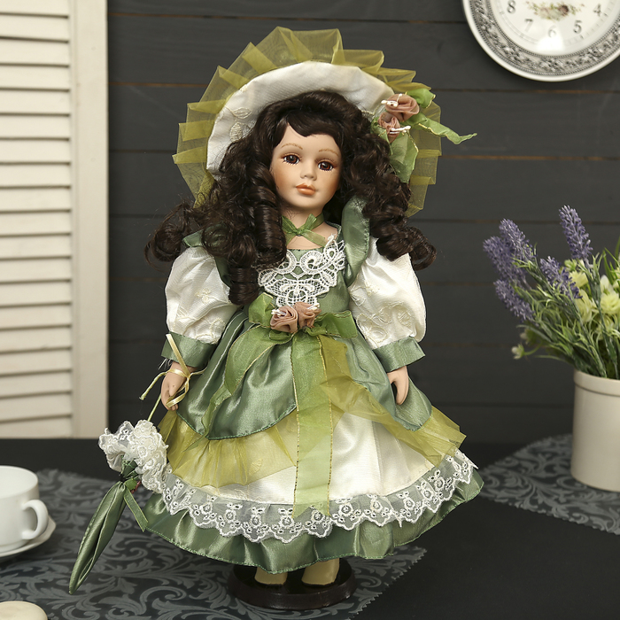 Кукла коллекционная керамика "Алёна в зелёном платье с зонтиком" 40 см