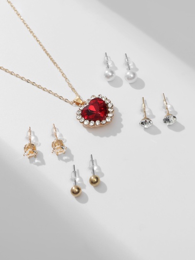 Гарнитур 5 предметов: 4 пары пусет, кулон «Сердечко», цвет бело-красный в золоте, 40 см