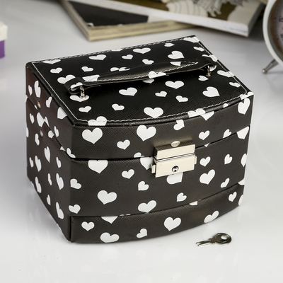Шкатулка для украшений «Сердечки на чёрном», кожзам, с замком и ключом, 11×16×13 см