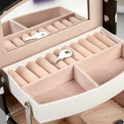 Шкатулка для украшений «Сердечки на чёрном», кожзам, с замком и ключом, 11×16×13 см - фото 63038383