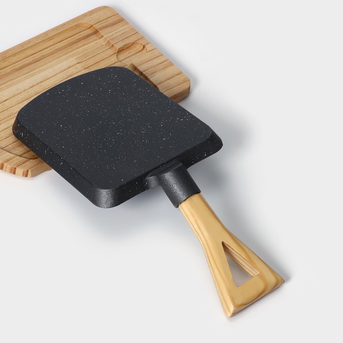 Сковорода чугунная на деревянной подставке «Лопата. Гриль», 23×18 см, цвет чёрный - фото 1883406149