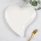 Блюдо керамическое сервировочное «Сердце», 30×28×3 см, цвет белый - фото 8747649