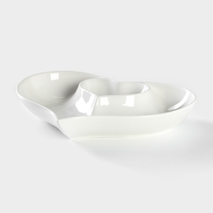 Блюдо керамическое с соусником «Сердце», 28×22×4 см, цвет белый - Фото 1