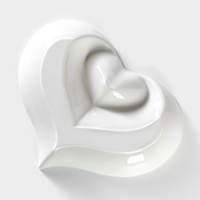 Блюдо керамическое с соусником «Сердце», 28×22×4 см, цвет белый - фото 1909892555