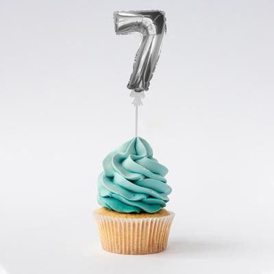 Цифра-топпер 3" «7» с палочкой, самодув, индивидуальная упаковка, цвет серебряный