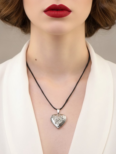 Кулон на шнурке «Для фото» сердце с розой, цвет чернёное серебро на чёрном шнурке, 45 см