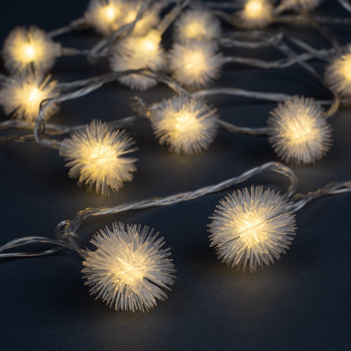 УЦЕНКА Гирлянда «Нить» 5 м с насадками «Ёжики белые», IP20, прозрачная нить, 30 LED, свечение тёплое белое, 8 режимов, 220 В - Фото 1