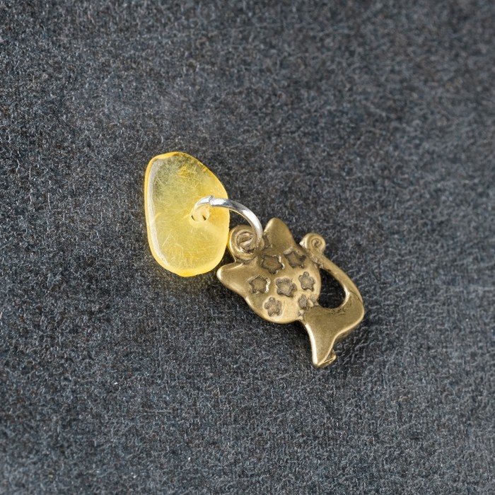 Брелок-талисман "Киса", натуральный янтарь - фото 1925948083