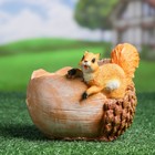Фигурное кашпо "Желудь с белкой" 15х12см 3973413