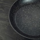 Сковорода кованая Доляна Natural. Black, d= 24 см, ручка soft-touch, индукционное дно - Фото 4