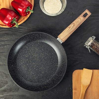 Сковорода кованая Доляна Natural. Black, d=26 см, ручка soft-touch, индукционное дно