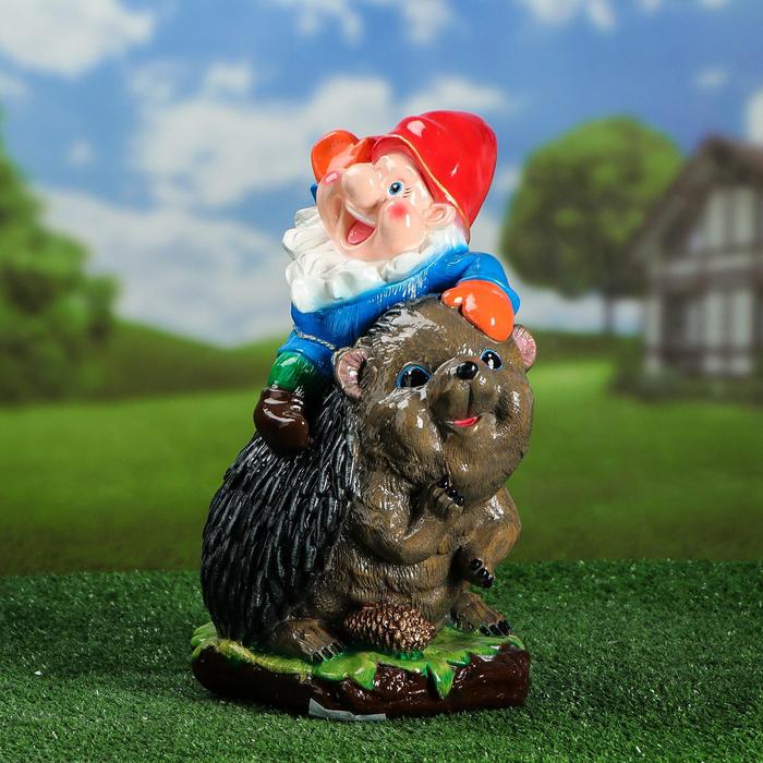Садовая фигура "Гном с ёжиком", разноцветная, 38 см - Фото 1