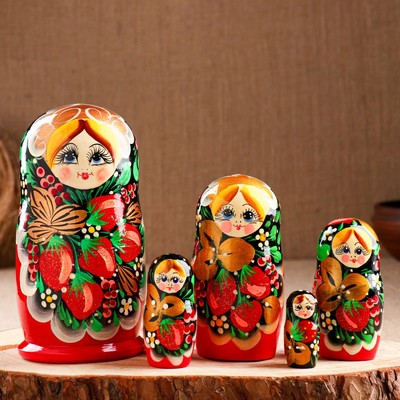 Матрёшка деревянная «Земляничка», чёрный платок, 5 кукольная, 18 см