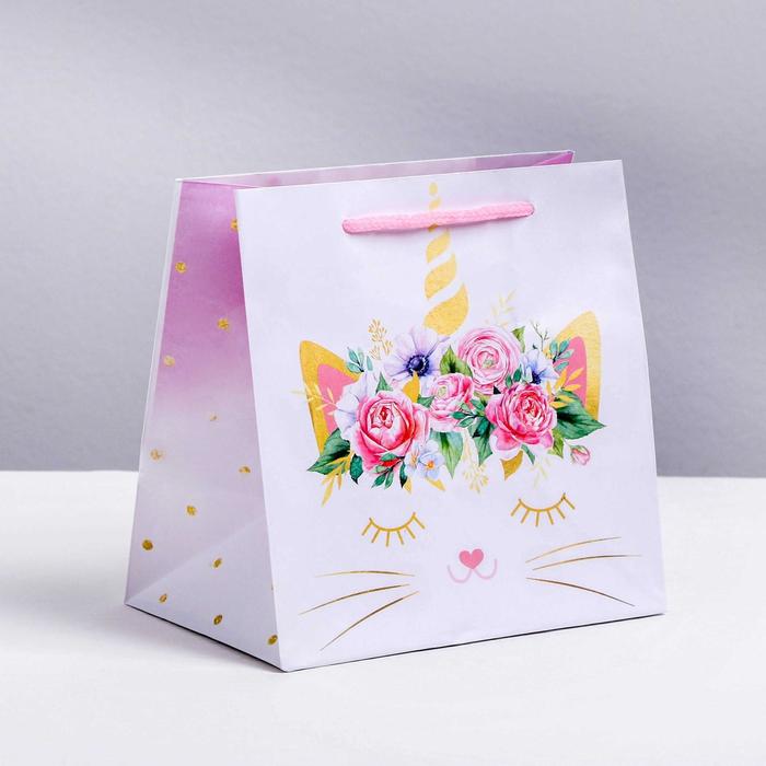 Пакет подарочный ламинированный квадратный, упаковка, «Кошка‒единорожка», 30 х 30 х 12 см - Фото 1