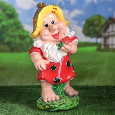 Садовая фигура "Гном с клубникой", разноцветная, 45 см