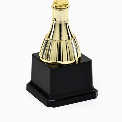 Кубок 175, наградная фигура, золото, подставка пластик, 26.2×9.5×7.7 см
