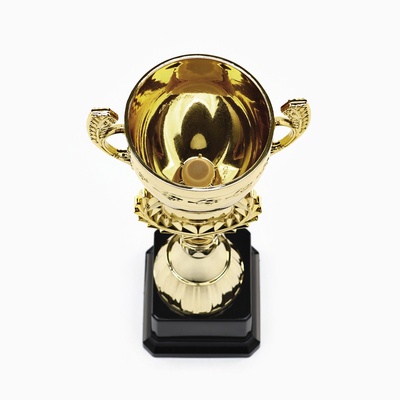 Кубок 175, наградная фигура, золото, подставка пластик, 26.2×9.5×7.7 см