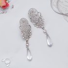 Серьги со стразами "Триумф света"  узор с каплей, цвет белый в серебре - фото 25561937