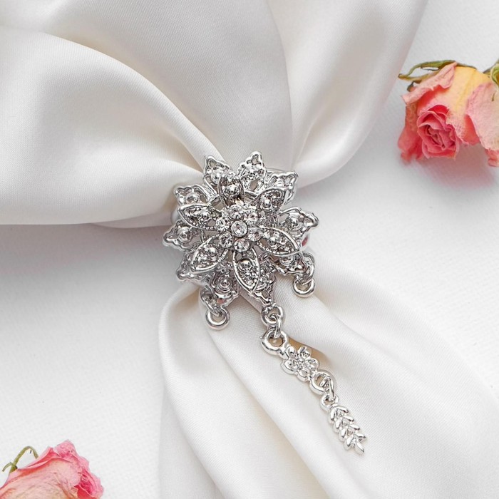 Кольцо для платка "Цветок" астра с подвесками, цвет белый в серебре - Фото 1