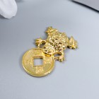 Сувенир металл "Денежная жаба с монетой" золото 2,6х1,5 см - Фото 4