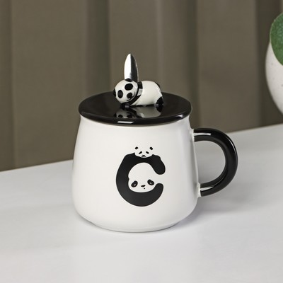 Кружка керамическая с крышкой и ложкой «Панда», 450 мл, цвет белый и чёрный