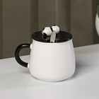 Кружка керамическая с крышкой и ложкой «Панда», 450 мл, цвет белый и чёрный - Фото 3