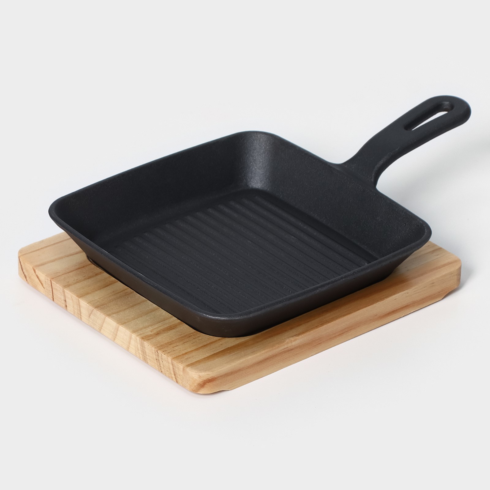 Сковорода чугунная «Квадрат. Гриль», 19×3 см, на деревянной подставке ...