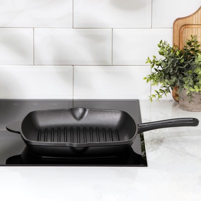 Сковорода-гриль «Гриль глубокий», 28×26×4.5 см, 2 слива, индукция, чугун, чёрная