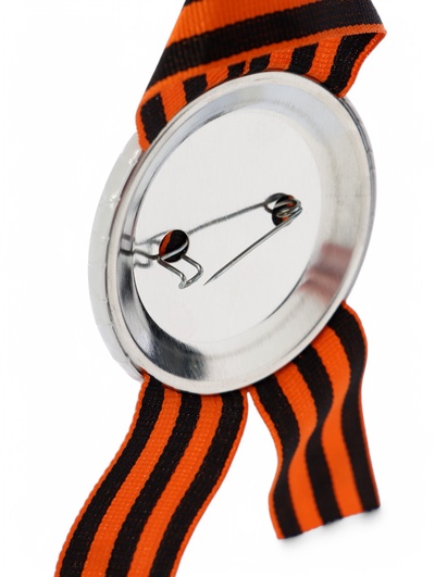 Значок закатной с георгиевской лентой на 9 Мая 1941-1945, d=5.6 см