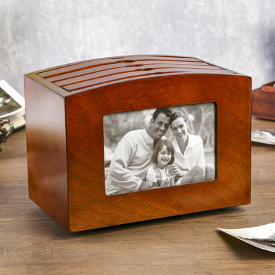 Фотоархив на 96 фото 10×15 см и 2 фоторамки 9×13 см «Раритет», дерево, 16.5×12×20.3 см