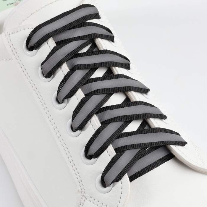 Шнурки для обуви, пара, плоские, со светоотражающей полосой, 10 мм, 110 см, цвет чёрный - фото 1896710212