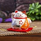 Сувенир кот копилка керамика "Манэки-нэко с рыбкой на подушке" 6,5х7,5х6,3 см - фото 8784547