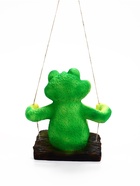 Садовая фигура из полистоуна «Лягушка на качелях», подвесная, 24×23×27 см  (артикул 4095077)  большой выбор товаров оптом и в розницу по низким ценам с доставкой