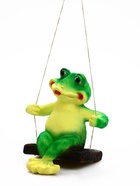 Садовая фигура из полистоуна «Лягушка на качелях», подвесная, 24×23×27 см  (артикул 4095077)  большой выбор товаров оптом и в розницу по низким ценам с доставкой