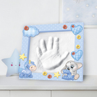 Объемный слепок ручки малыша в рамке - Фото 1