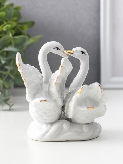 Фигурка керамика «2 лебедя с розами», со стразами, 9.5×10×7 см