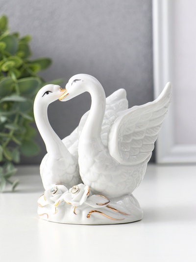 Фигурка керамика «2 лебедя с розами», со стразами, 9.5×10×7 см