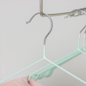 

Вешалка-плечики для одежды Доляна, размер 40-44, антискользящее покрытие, цвет европейский зелёный