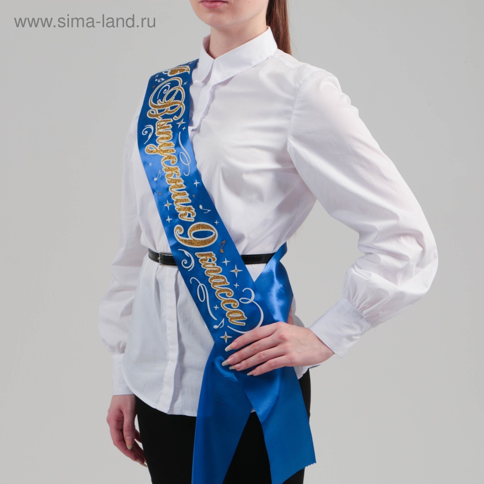 Выпускник с синей лентой фото Выпускник с синей лентой фото