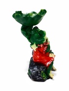 Садовая фигура - поилка из полистоуна «Лягушки на камне», 20×17×29 см - Фото 4