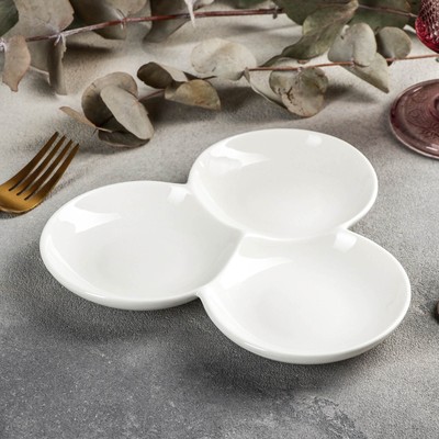 Менажница фарфоровая 3 ячейки Wilmax, d=18 см, белая