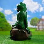 Садовая фигура "Лягушка на камне большая" 30х23х52см - Фото 3
