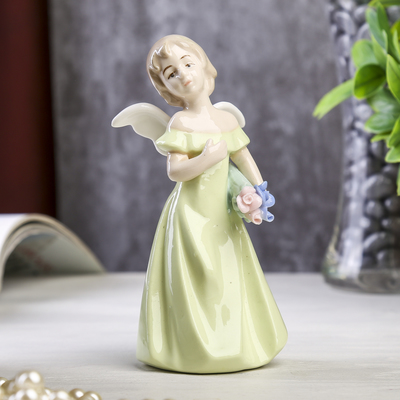 Сувенир керамика "Девочка ангел с букетом" 14х6,5х6 см