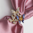 Кольцо для платка «Бабочки», цветное в золоте - Фото 1